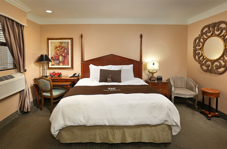 209-135-executive-room-169413294547.jpg